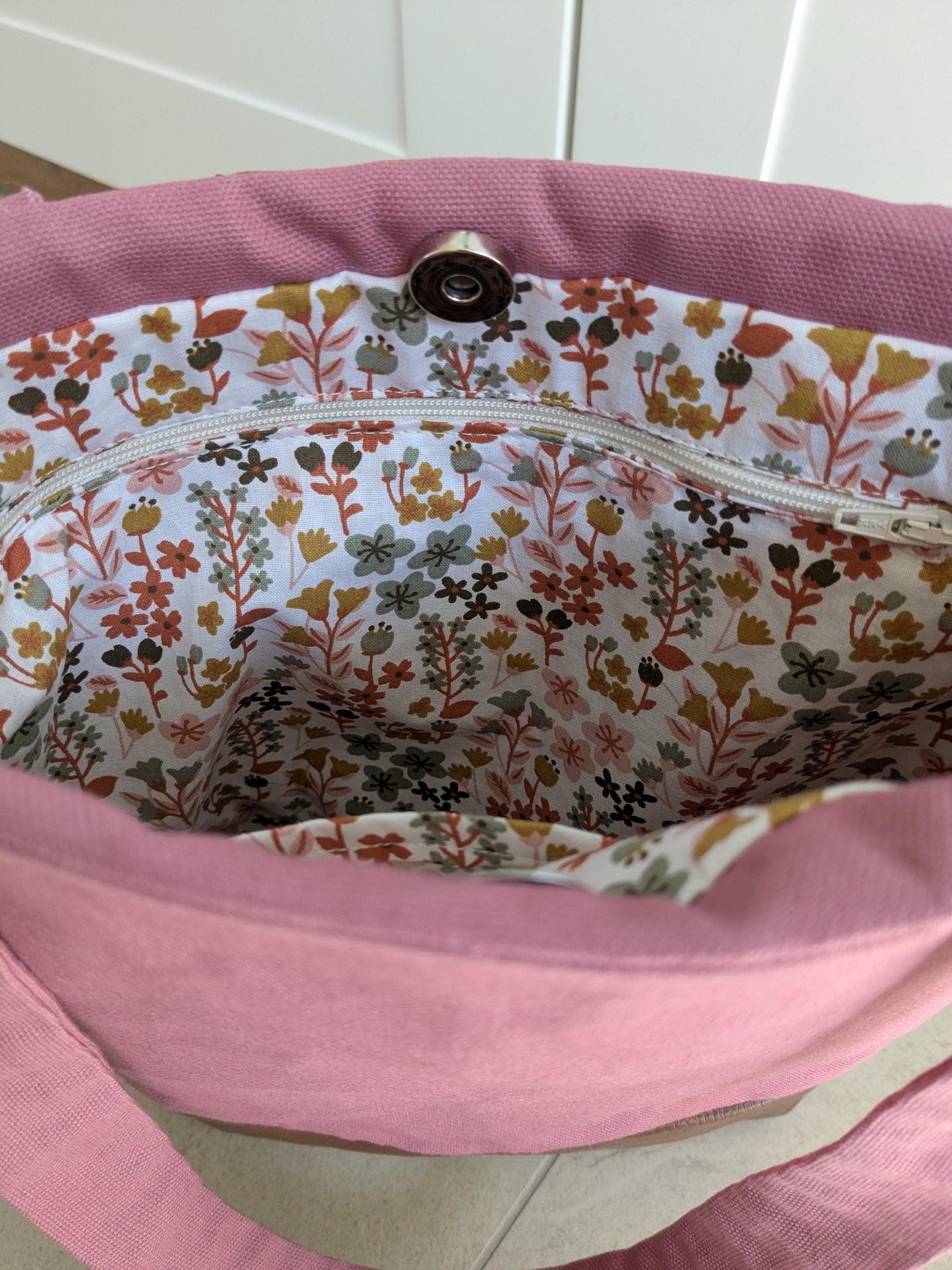 Mini Shopper in Dunkelaltrosa mit braunem Kunstlederboden – Praktisch & stilvoll Größe S