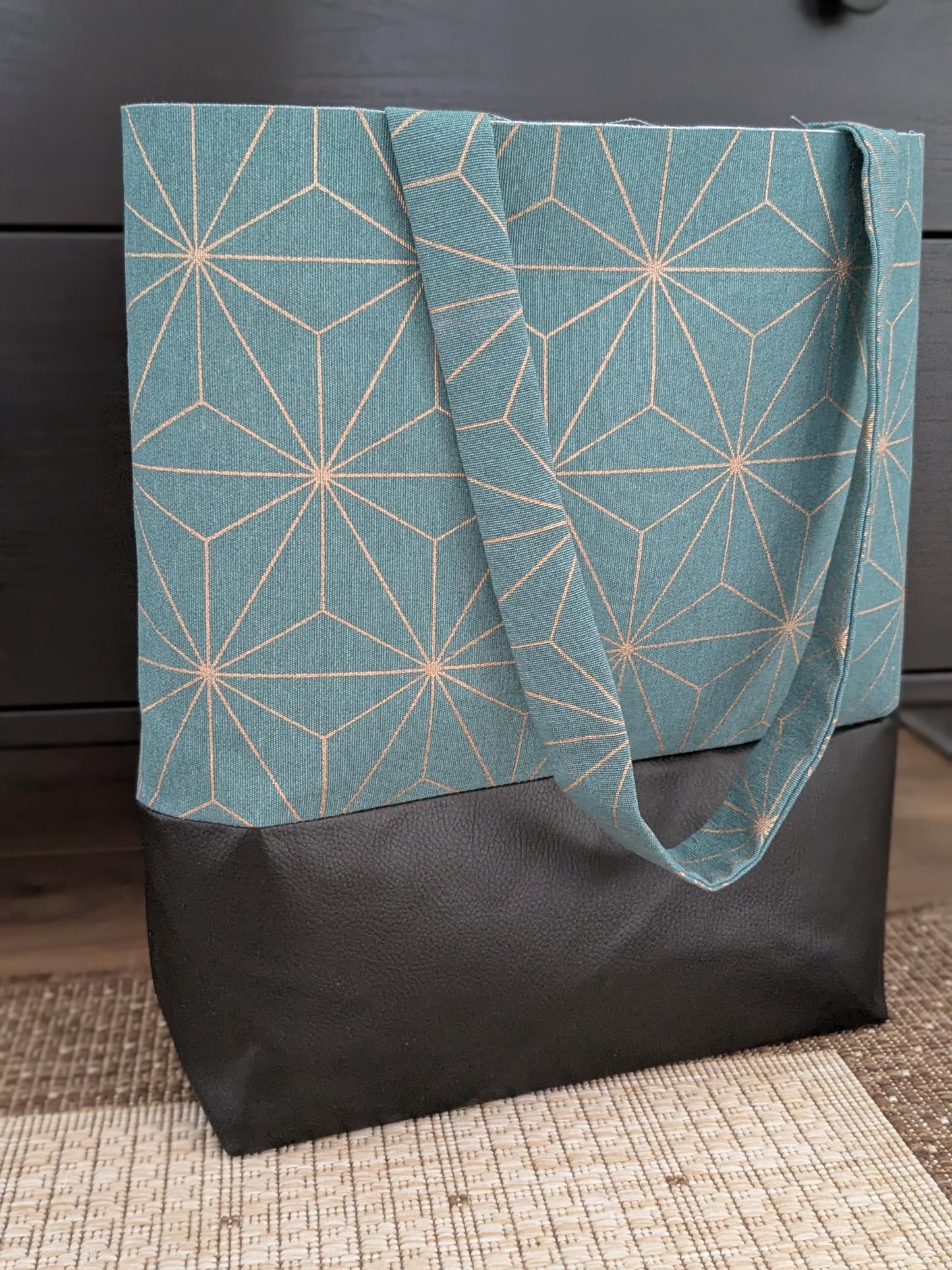 Eleganter Shopper in Petrol mit Art-Déco-Charme - Größe M