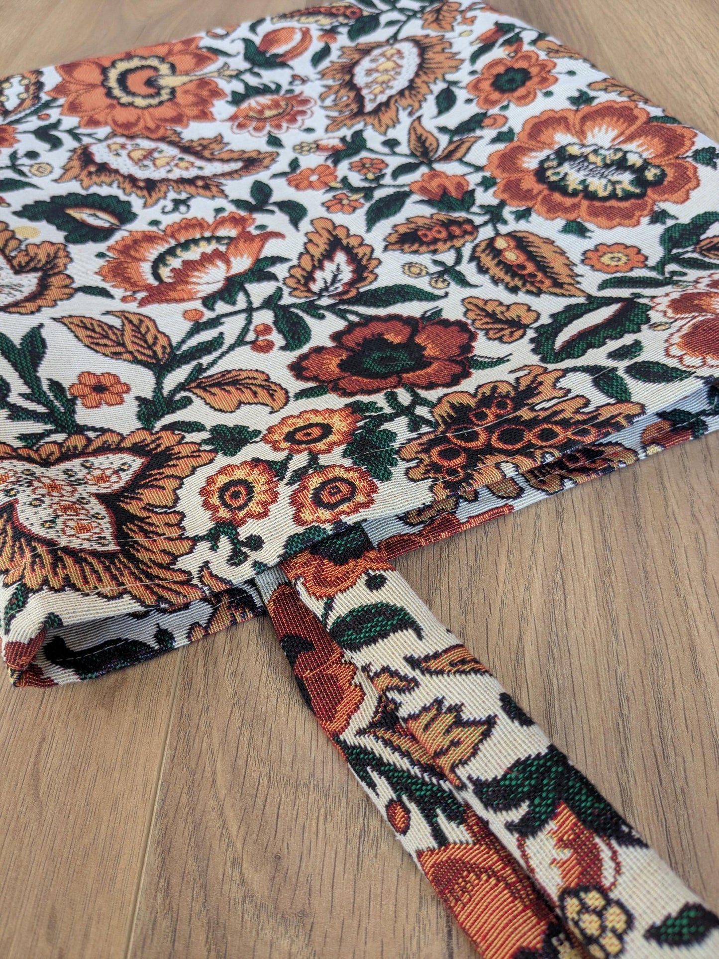 Tragetasche mit buntem Paisley Muster