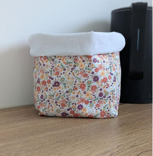 Handgemachtes Utensilo mit buntem Blumenmuster – Aufbewahrung mit Stil