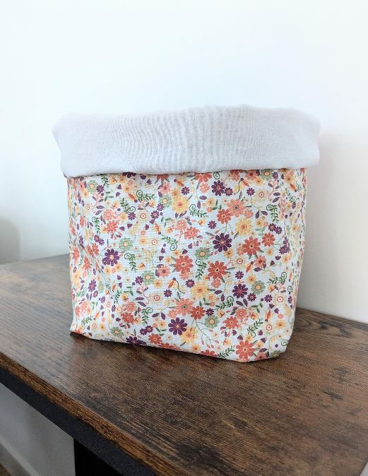 Handgemachtes Utensilo mit buntem Blumenmuster – Aufbewahrung mit Stil