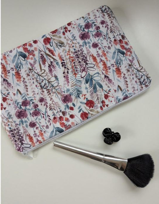 Flache Kosmetiktasche mit aquarellem Blumenmuster