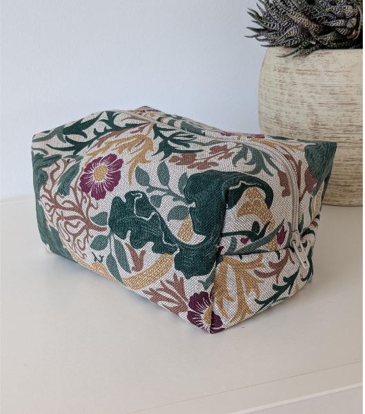 Kosmetiktasche im floralen Design