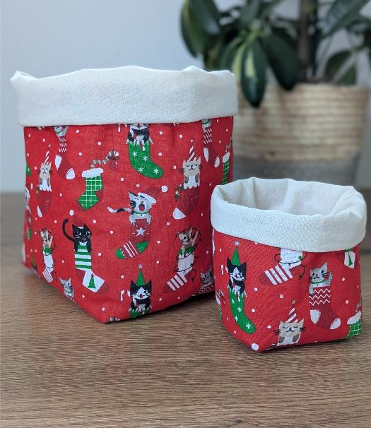 Weihnachtliches Utensilo mit Katzenmotiv