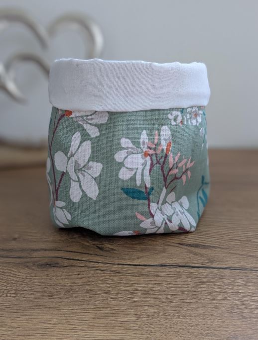 Utensilo mit zarten Kirschblüten – Perfekt für Ordnung und stilvolle Akzente