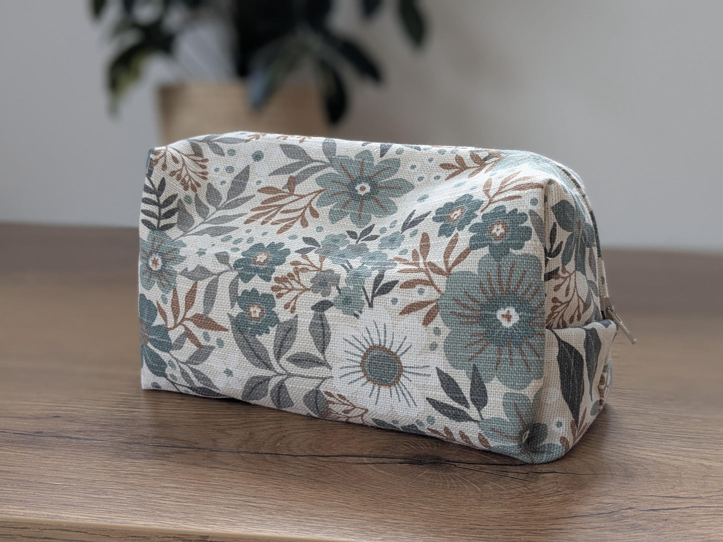 Eckige Kosmetiktasche mit Reißverschluss – Schilf/Naturfarben mit Blumenmuster