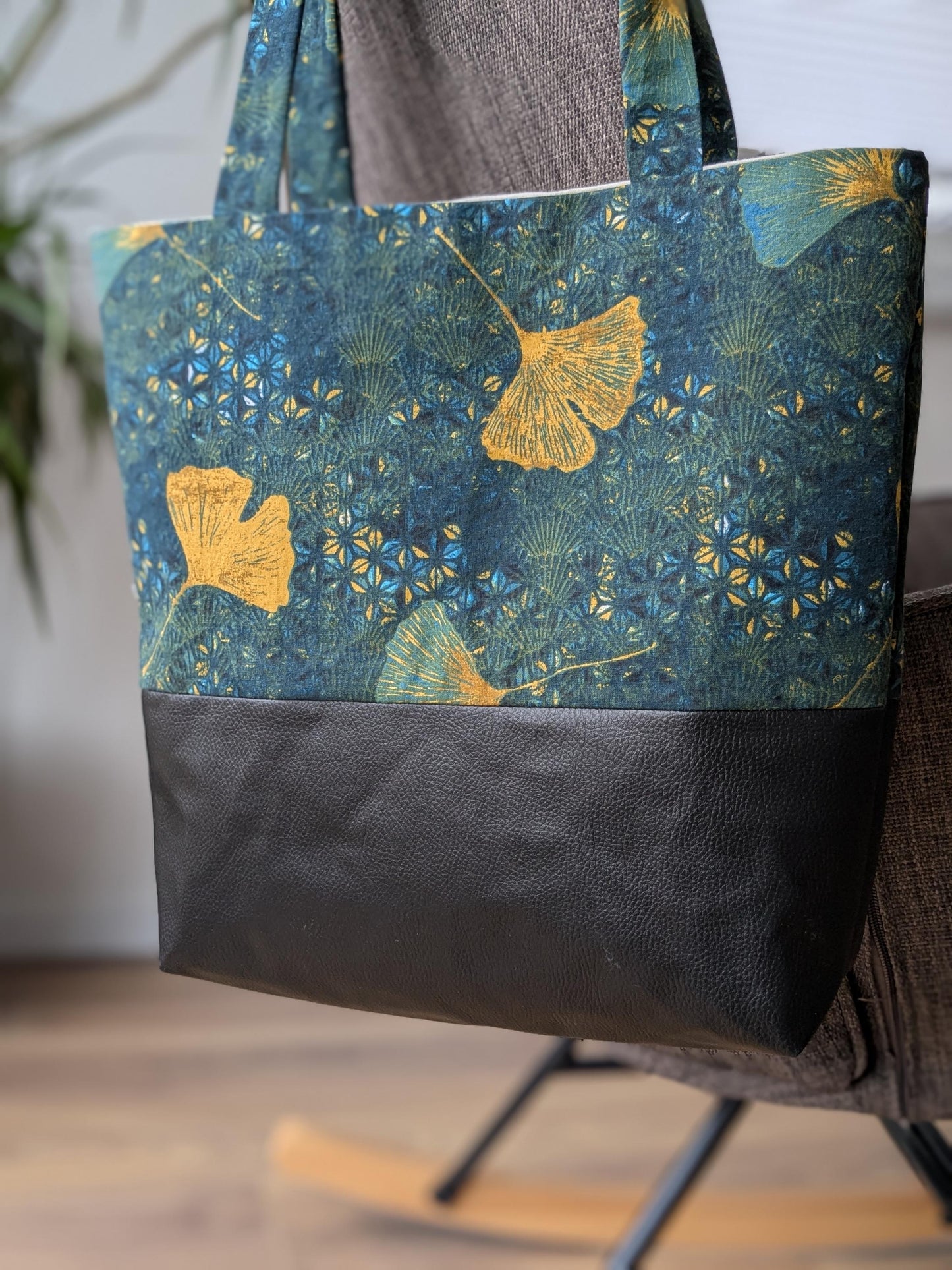 Shopper in petrol mit Gingkoblättern Größe M