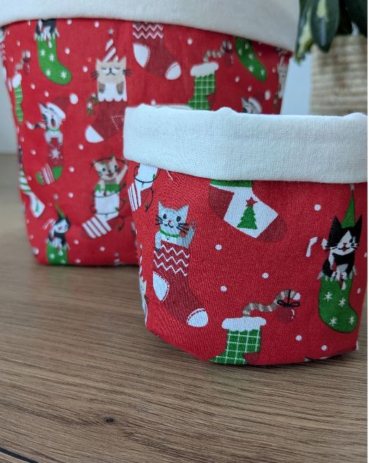 Weihnachtliches Utensilo mit Katzenmotiv