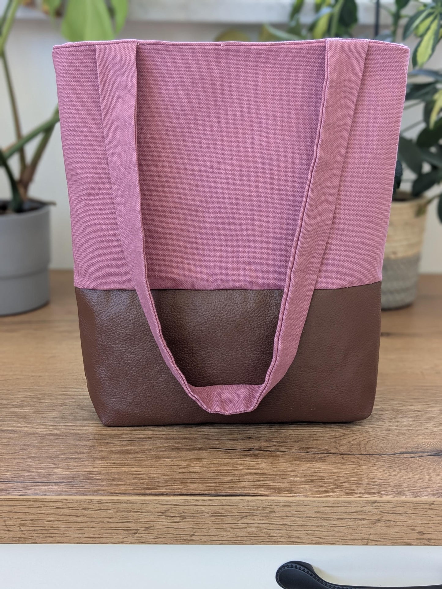 Mini Shopper in Dunkelaltrosa mit braunem Kunstlederboden – Praktisch & stilvoll Größe S
