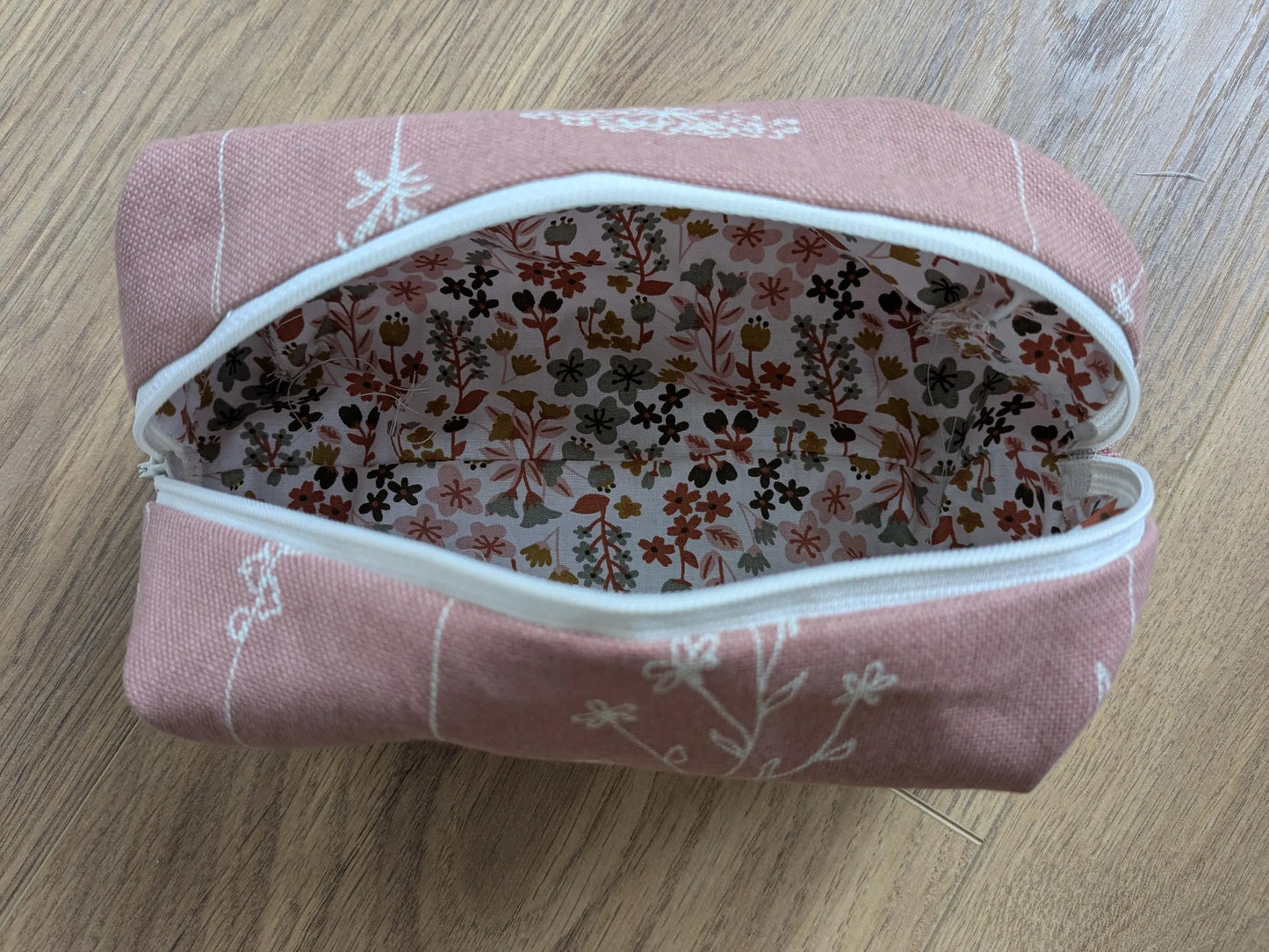 Eckige Kosmetiktasche in Altrosa – Elegante Aufbewahrung für unterwegs