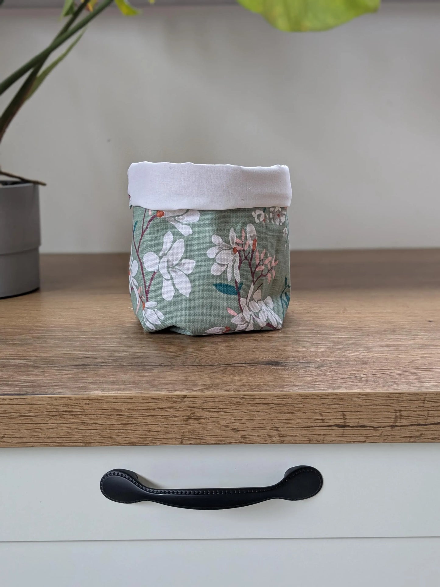 Utensilo mit zarten Kirschblüten – Perfekt für Ordnung und stilvolle Akzente