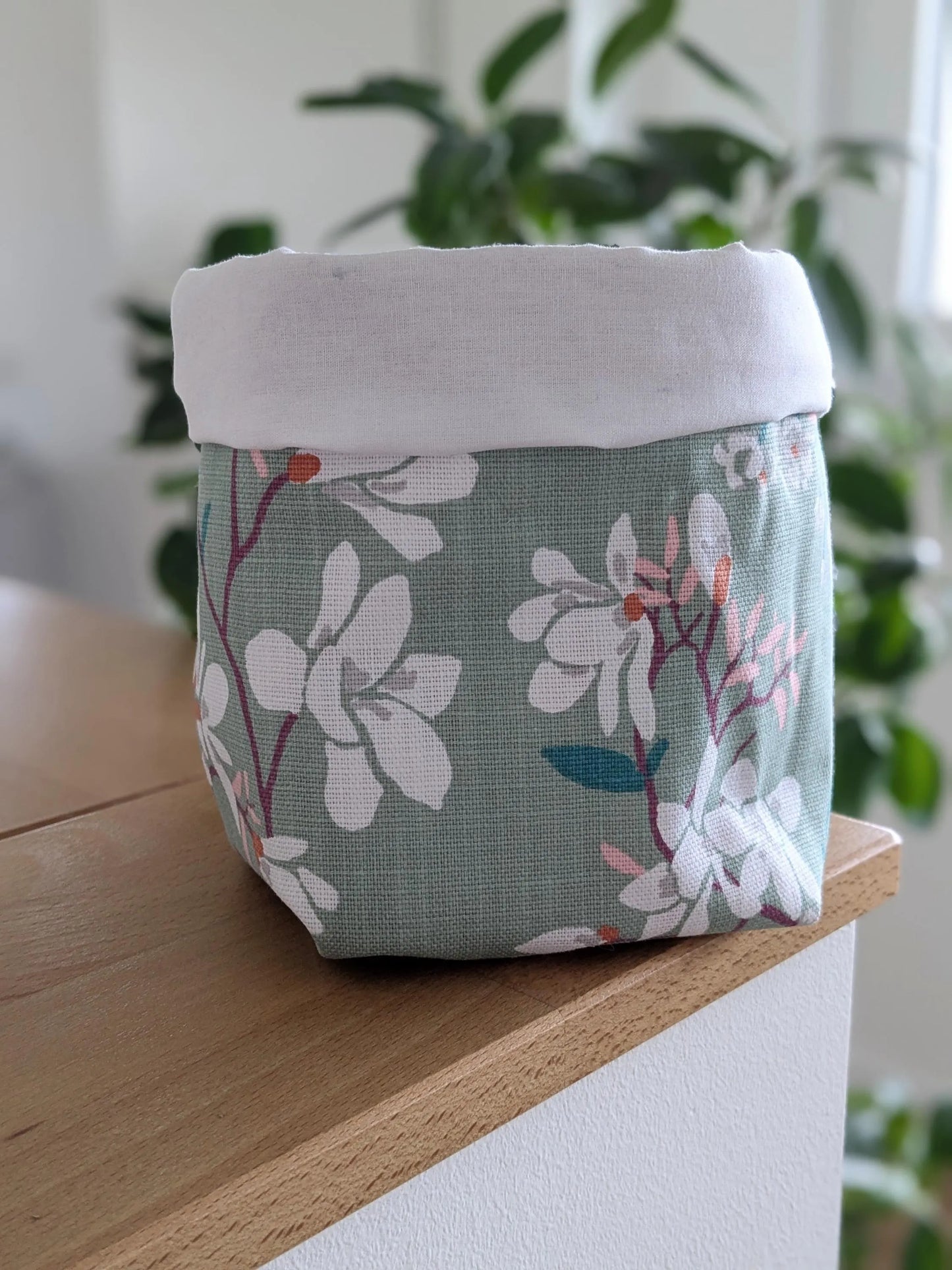 Utensilo mit zarten Kirschblüten – Perfekt für Ordnung und stilvolle Akzente