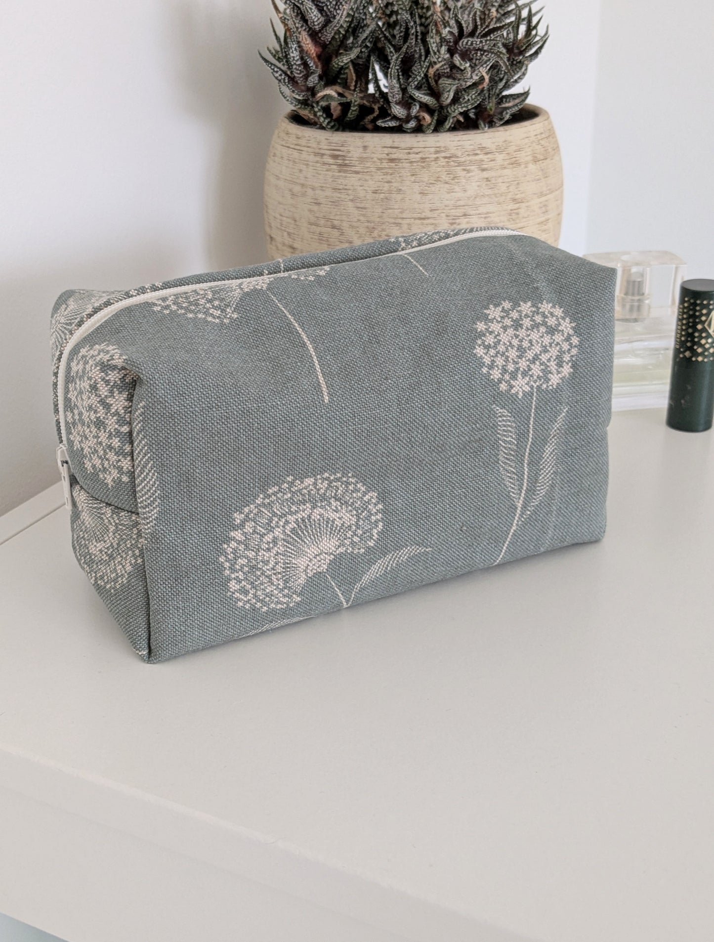 Kosmetiktasche mit Pusteblumen